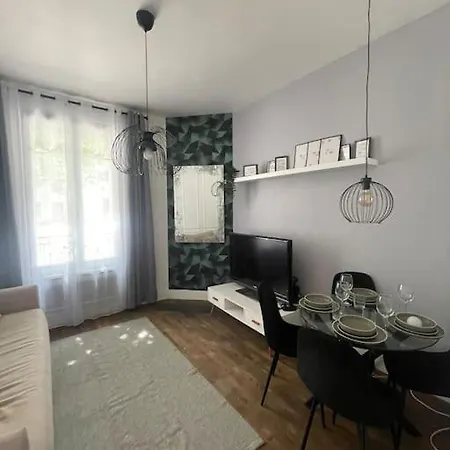 Luxury Modern Paris Apartment *