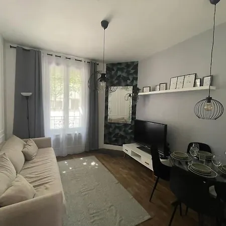 Luxury Modern Paris Apartment *